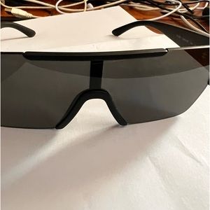 Men’s sunglasses Burberry model 4291, gently used mint condition.